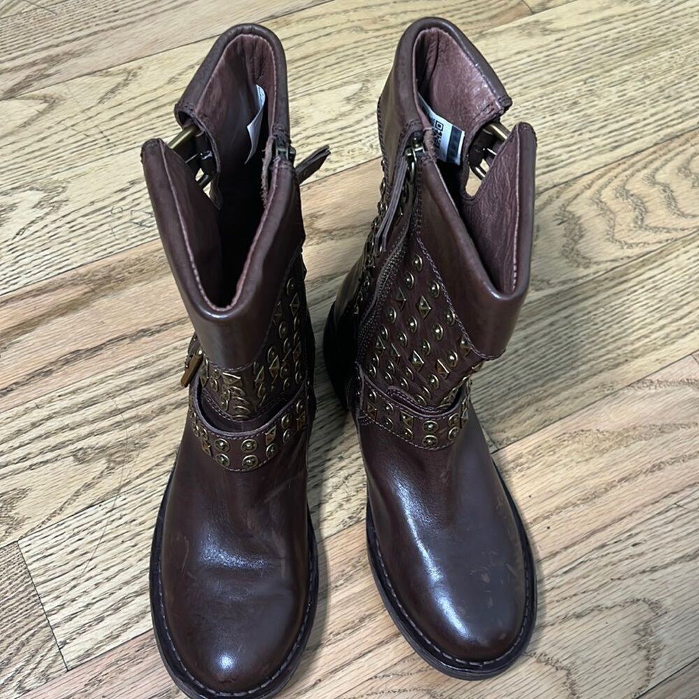 UGG AUSTRALIA CONOR STUDDED BOOTS SIZE 6.5